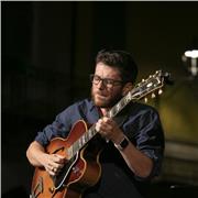 insegnate di chitarra impartisce lezioni private